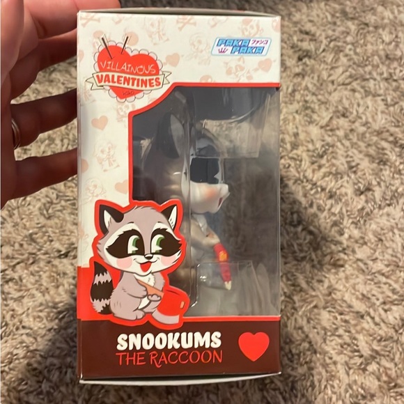 Funko Pop! Villainous Valentines - Snookums The Raccoon - Picture 4 of 6